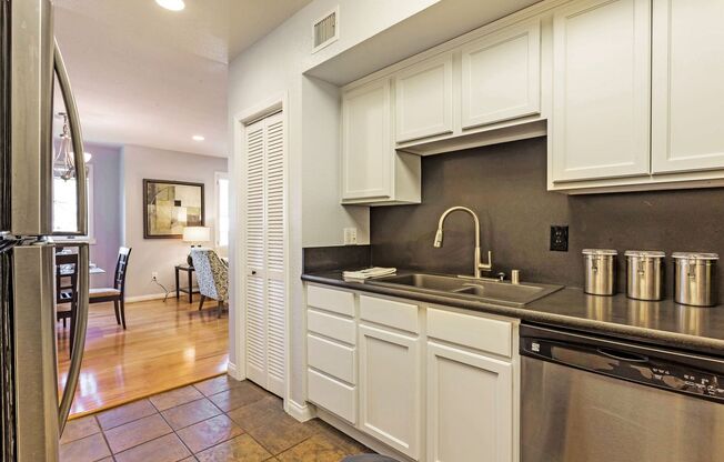 Gorgeous Spacious TownHome in Downtown Mountain View: Three Bedrooms, Two and Half Bathrooms