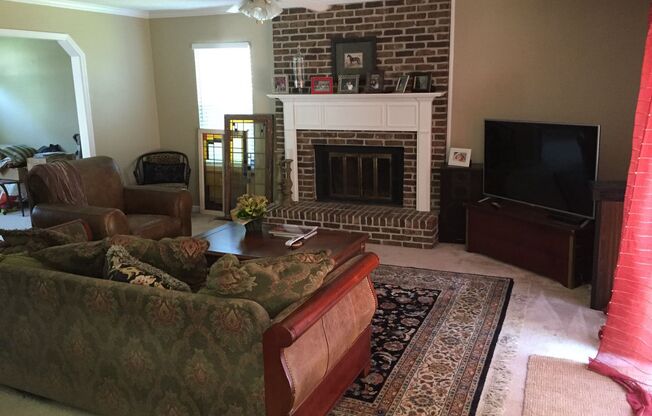 3 beds, 2.5 baths, $2,500