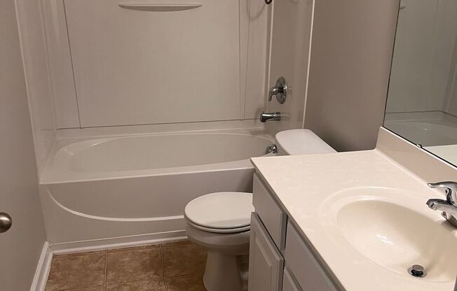 Spacious 2BR/3BA Townhome in Rennaisance Park near Downtown Raleigh