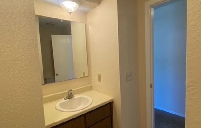 2 beds, 1 bath, $795