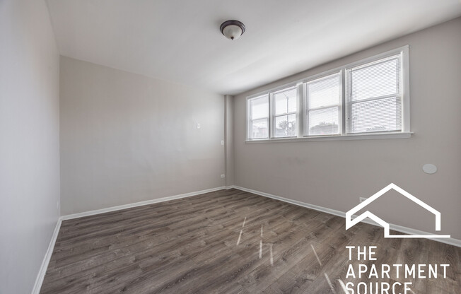 4852 W DIVERSEY AVE