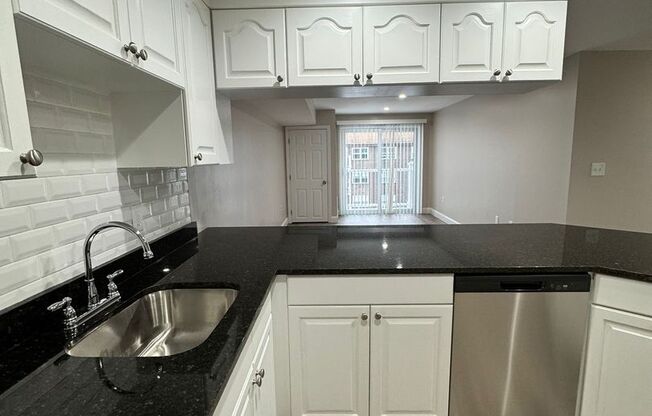 2 beds, 1 bath, 680 sqft, $2,550, Unit 21-34