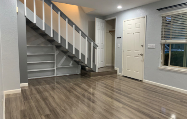 112 LOMA VERDE DR