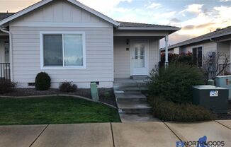 55 Plus Community-Very Nice 2 Bedroom 2 Bathroom Home Located in Friendly Central Point