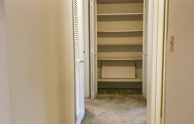 Summerville Townhome with Fully Equipped Kitchen