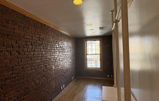 681 4 AVE