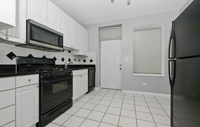 Beautiful 2Bed/1Bath in South Shore!