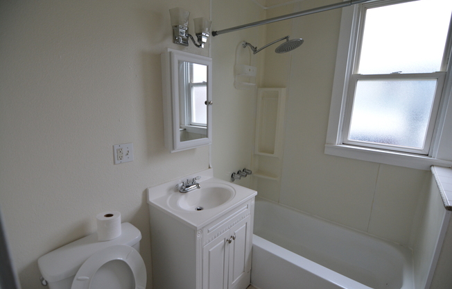 2 beds, 1 bath, 650 sqft, $1,495, Unit 12