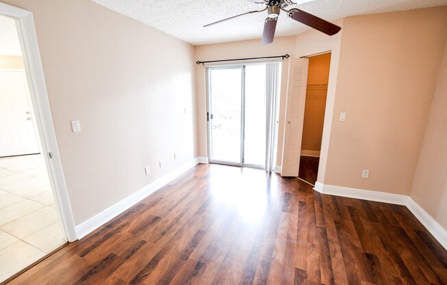 Beautiful 1 Bed 1 Bath Gated Second Floor Condo for Rent in Lake Mary, FL! AVAILABLE MAY!
