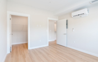 1 bed, 1 bath, 840 sqft, $1,475, Unit B205