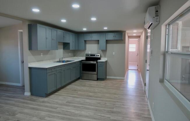 410 SUWANEE DR