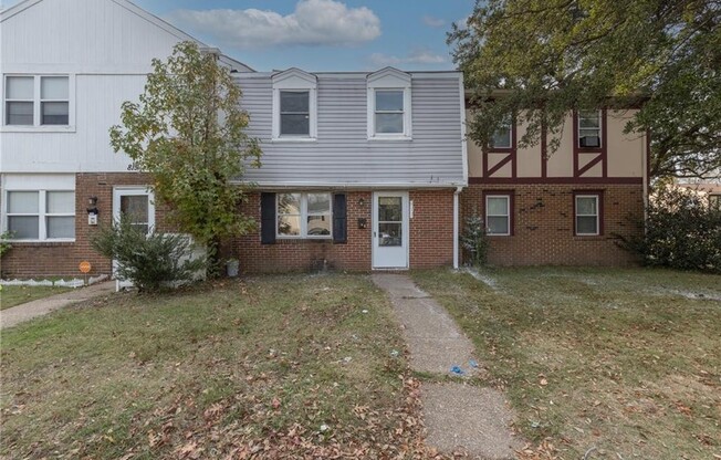 817 S BUCKINGHAM CT