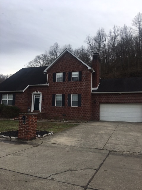 Four Bedroom Two and half bath brick home in Teays Valley