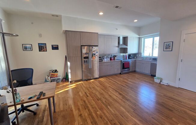Move In Special! $100 Off of First 6 Months Rent! Bright, open 2BR with views, garage, more! (28th)