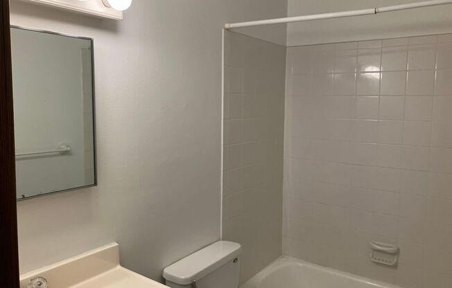 1 bed, 1 bath, 650 sqft, $999, Unit 1220-060