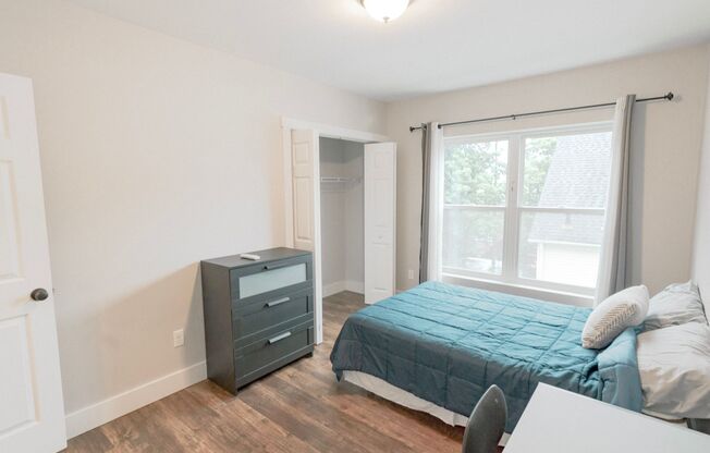 3 beds, 1 bath, $3,750, Unit 3B