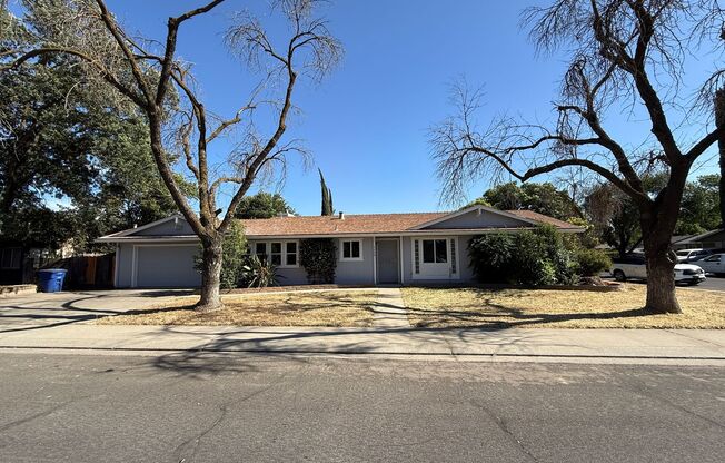 Single story home in east Modesto!