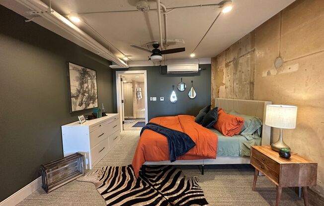 Studio, 1 bath, 640 sqft, $1,700, Unit STR 219 N ALAMO #403