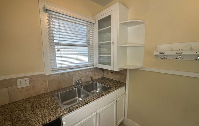 1 bed, 1 bath, $1,295