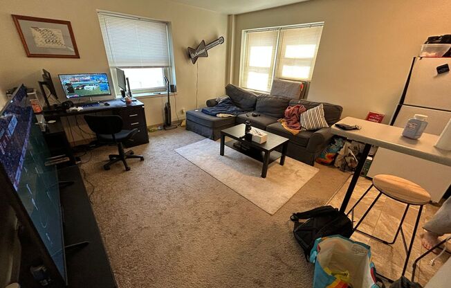 1 bed, 1 bath, $895, Unit 605