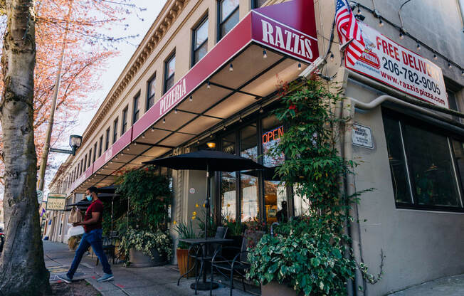 Razzis Greenwood Pizzeria