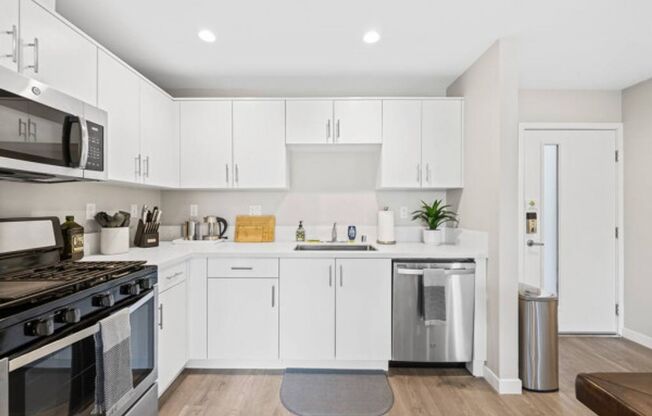 2 beds, 2 baths, 950 sqft, $3,995, Unit 306