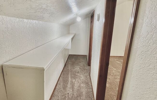 2 beds, 1 bath, 850 sqft, $825, Unit 11B