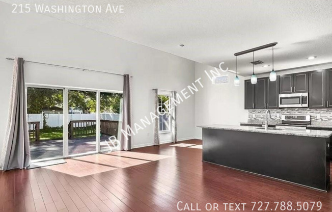 215 WASHINGTON AVE