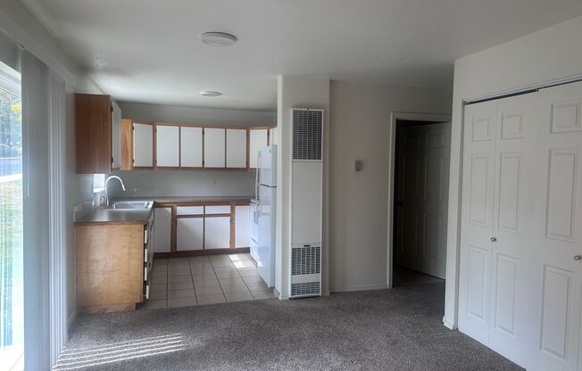 2 beds, 1 bath, 859 sqft, $1,695, Unit B-6