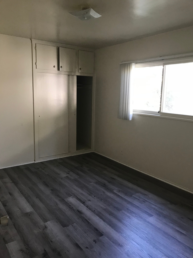 ONE BEDROOM APARTMENT UPPER UNIT IN LONG BEACH--CALL US TODAY!