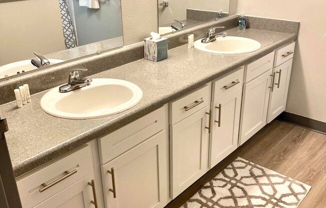 2 beds, 1 bath, 800 sqft, $1,049