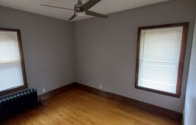 1514 w Lake St - Uptown Living Only Steps from Lakes & Restaurants, Shopping, Etc!