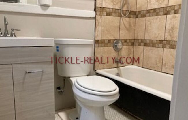 1 bed, 1 bath, $995, Unit S10