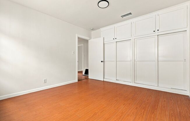 3 beds, 1.5 baths, $4,300