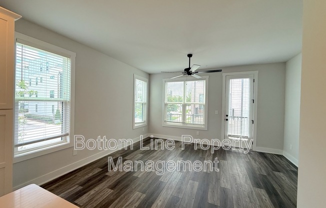 607 W TREMONT AVE