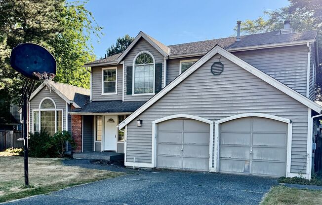 4 Bed / 2.5 Bath Education hill in Redmond 2-story home $4,295/month