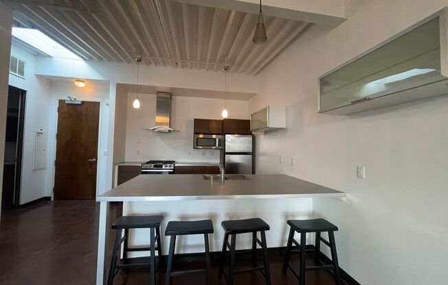 1 bed, 2 baths, $1,750, Unit 409