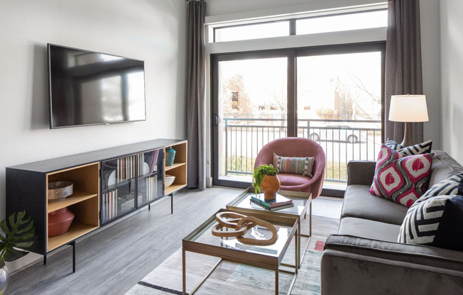 2198 W 18 ST