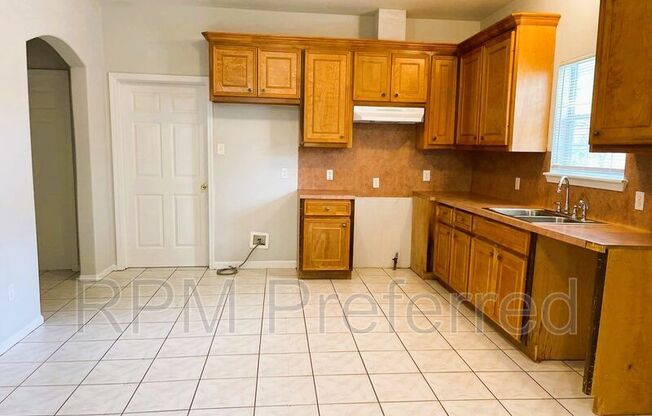 2 beds, 1 bath, 955 sqft, $1,065