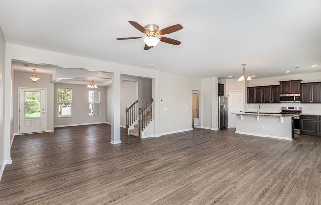 Beautiful 3BR 2.5BA plus a spacious loft! Available Now!