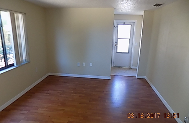 3 beds, 2 baths, $1,650