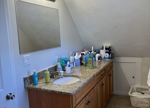 2 beds, 1 bath, 1,000 sqft, $2,400, Unit 2