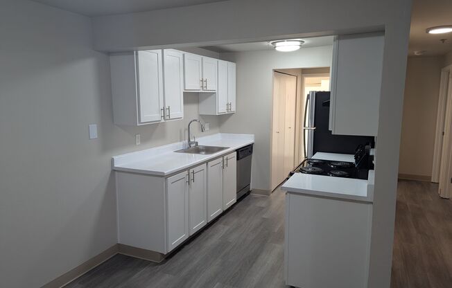 2 beds, 1 bath, 886 sqft, $1,875, Unit J201