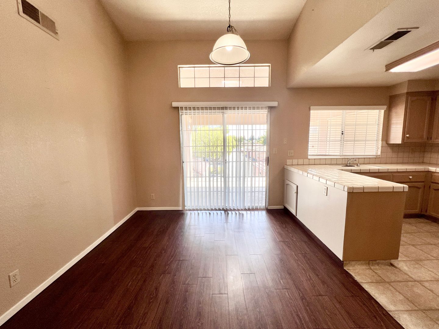 $1,750 Cedar & Nees, 2 Bedrooms - Villa San Marcos, Gated Community, Pool, & Gym