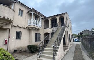 1757 1/2 LABREA AVE