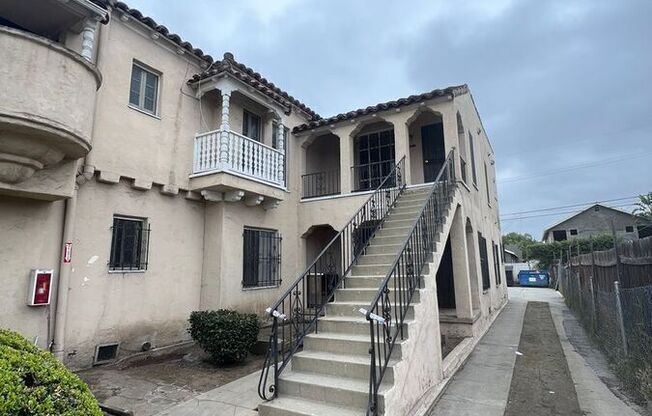 1757 1/2 LABREA AVE