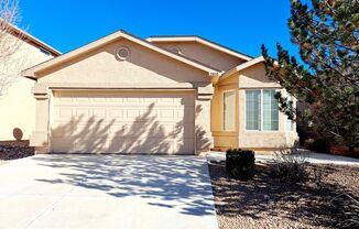 3 bed 2 bath home in Huning Ranch!