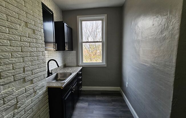 Amazing 3 Bedroom 1 Bathroom Apartment for rent in Carrick!