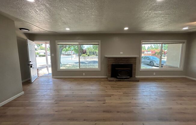 1404 GRAPE AVE
