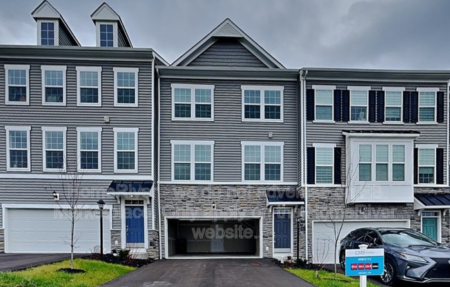 121 SWEETWATER DR